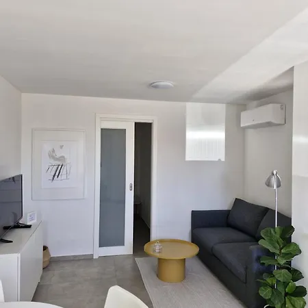 Luni Apartment *